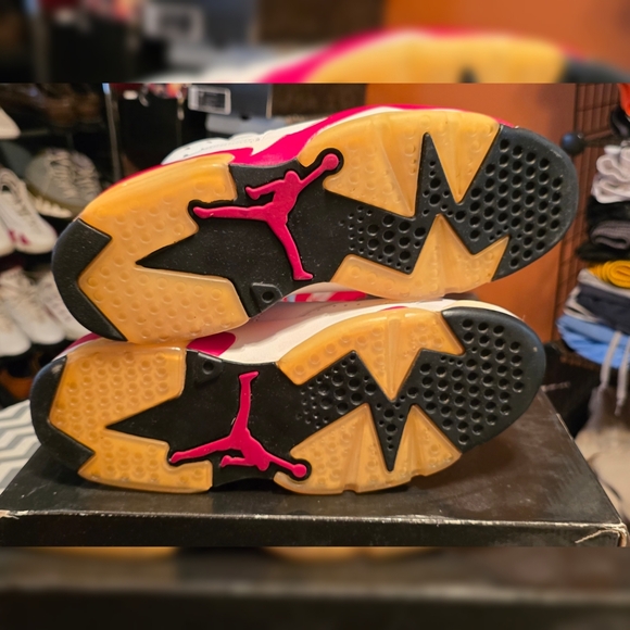 Air Jordan 6 Retro - Picture 7 of 8